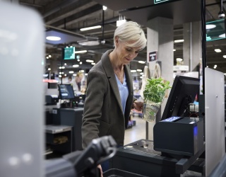 Foto: Wie KI neue Abläufe und Arbeitsweisen im Einzelhandel fördert...